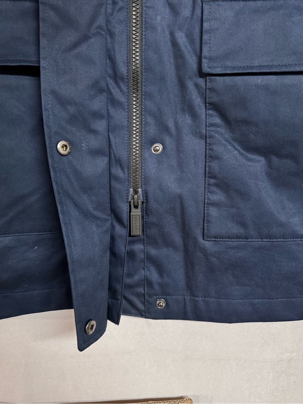 Hunter Women's Navy Hooded Lightweight Rain Jacket NWOT Size Medium - Picture 7 of 12